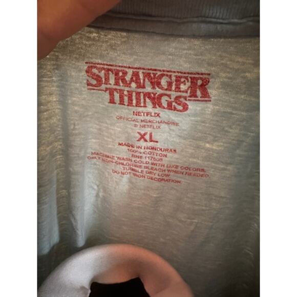 Vintage Stranger Things Season 2 T-Shirt! Netflix Series SZ XL‎ - Picture 5 of 5